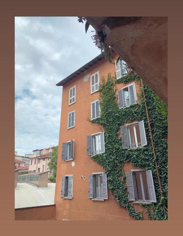 Edificio con edera